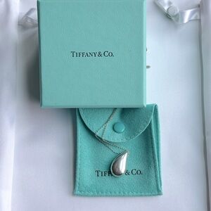 Tiffany & Co. | Elsa Peretti Silver Teardrop Necklace | 925 Sterling Silver